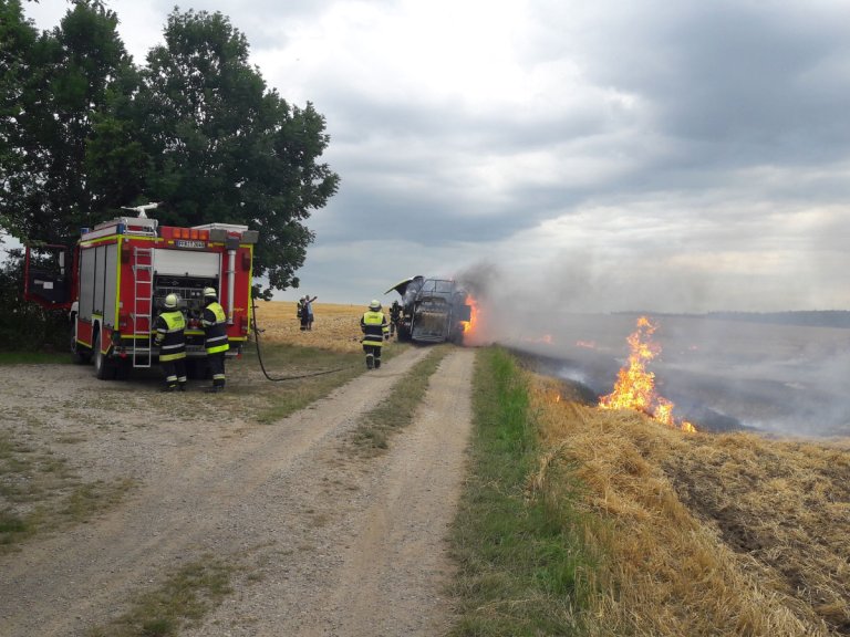 Grossansicht in neuem Fenster: Freiwillige Feuerwehr Mammendorf - Einsatzfoto