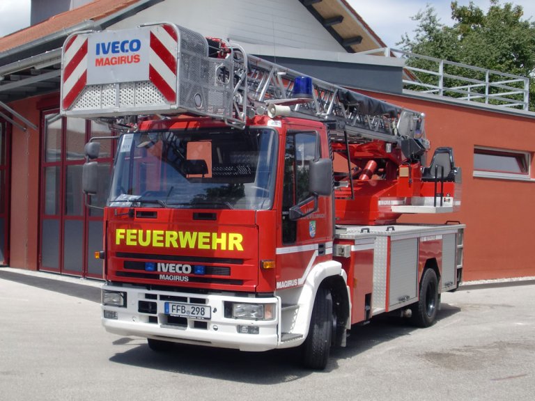 Grossansicht in neuem Fenster: Freiwillige Feuerwehr Mammendorf - Feuerwehrfahrzeug DLK