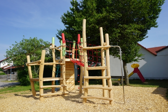Grossansicht in neuem Fenster: Spielplatzerneuerung / Spielgeräteerneuerung Spielplatz Flurstraße Grossansicht in neuem Fenster: Spielplatzerneuerung / Spielgeräteerneuerung Spielplatz Flurstraße