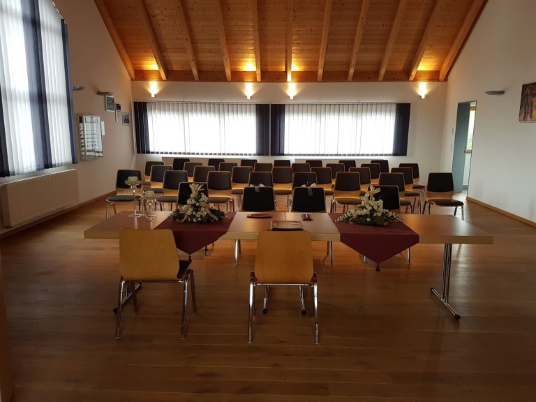 Grossansicht in neuem Fenster: Trauungszimmer im Gemeindehaus Jesenwang (6) Grossansicht in neuem Fenster: Trauungszimmer im Gemeindehaus Jesenwang (6)