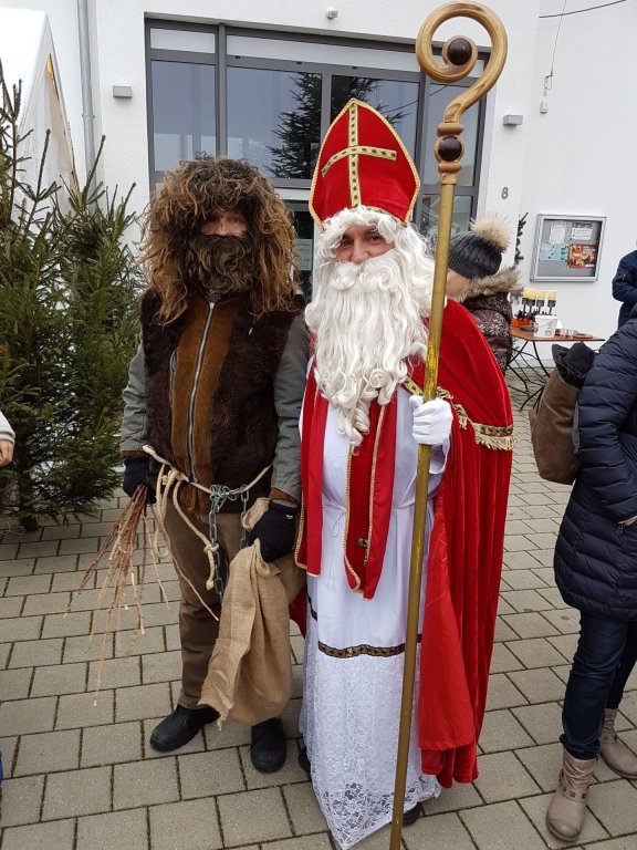 Grossansicht in neuem Fenster: Nikolaus und Krampus auf dem Christkindlmarkt