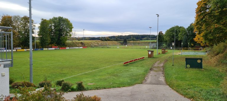 Grossansicht in neuem Fenster: Sportanlage des TSV Jesenwang Fußball und Beachvolleyball Grossansicht in neuem Fenster: Sportanlage des TSV Jesenwang Fußball und Beachvolleyball