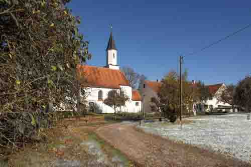 Vogach Schneereste Kirche
